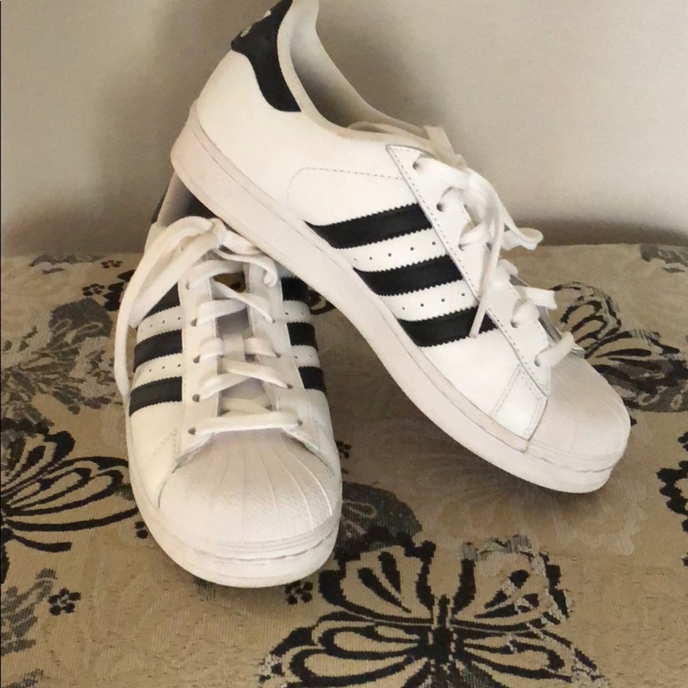 Adías Superstar